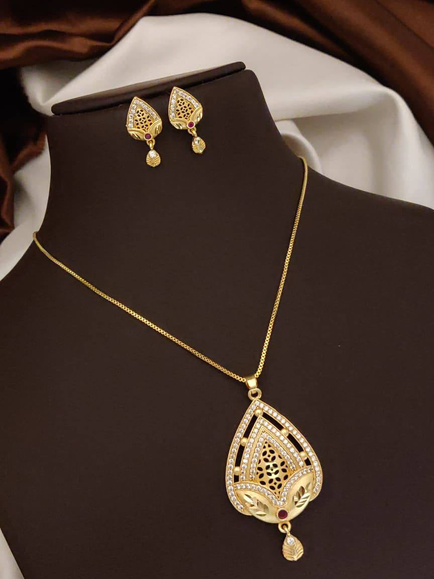 Kanak Valli Filigree Teardrop Pendant Set
