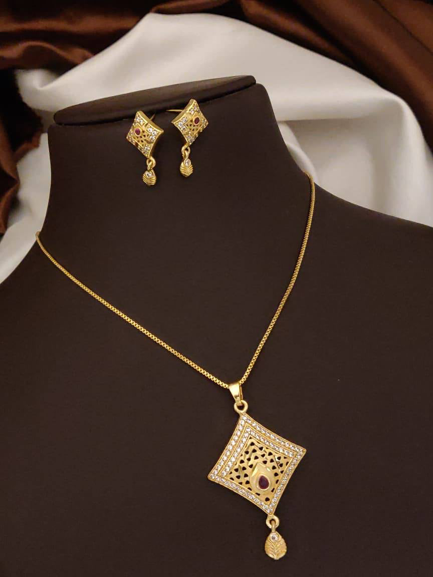 Chandrika Square Filigree Gold Pendant Set