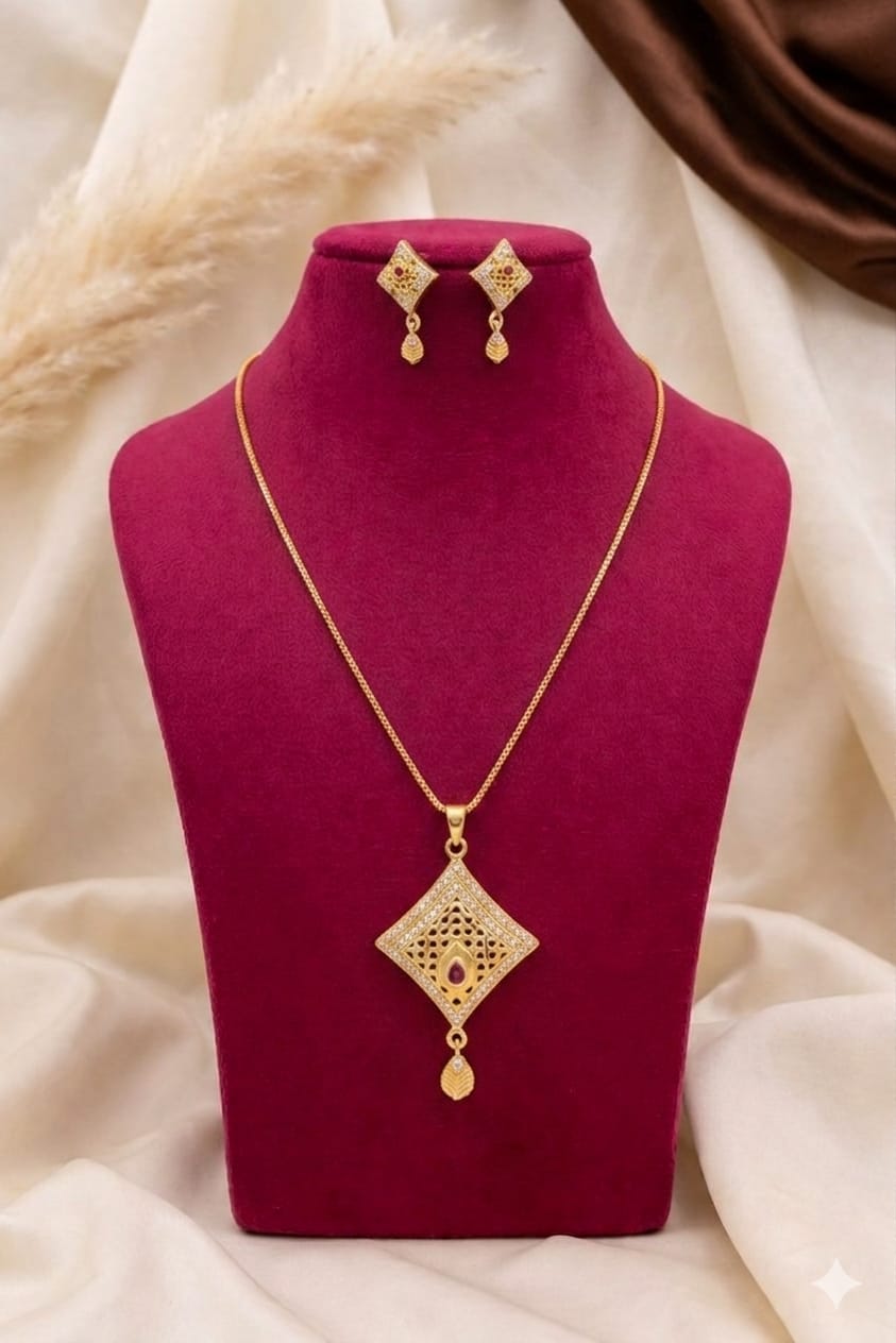 Chandrika Square Filigree Gold Pendant Set