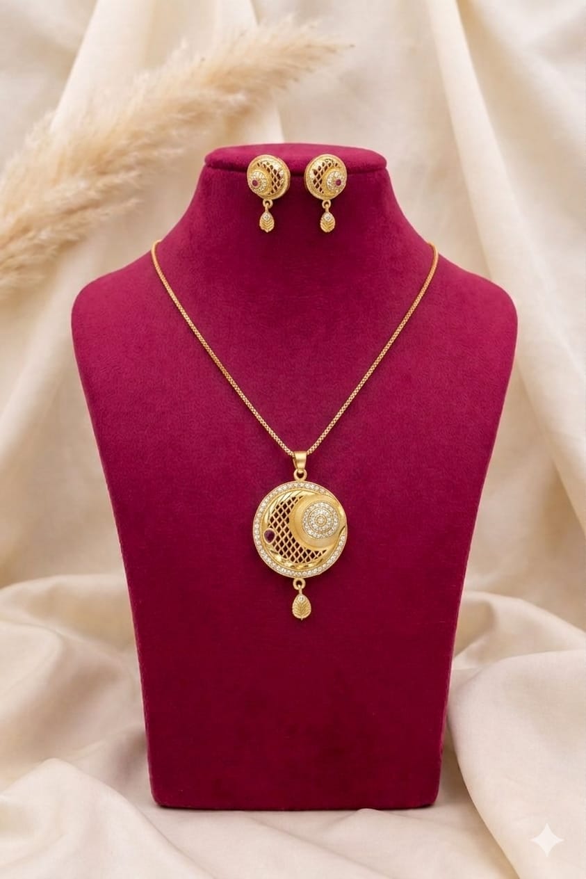 Chakra Royale Filigree Gold Pendant Set