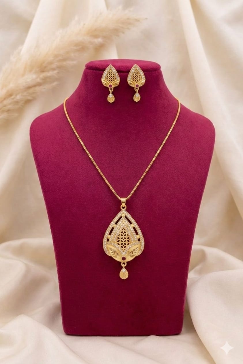 Kanak Valli Filigree Teardrop Pendant Set