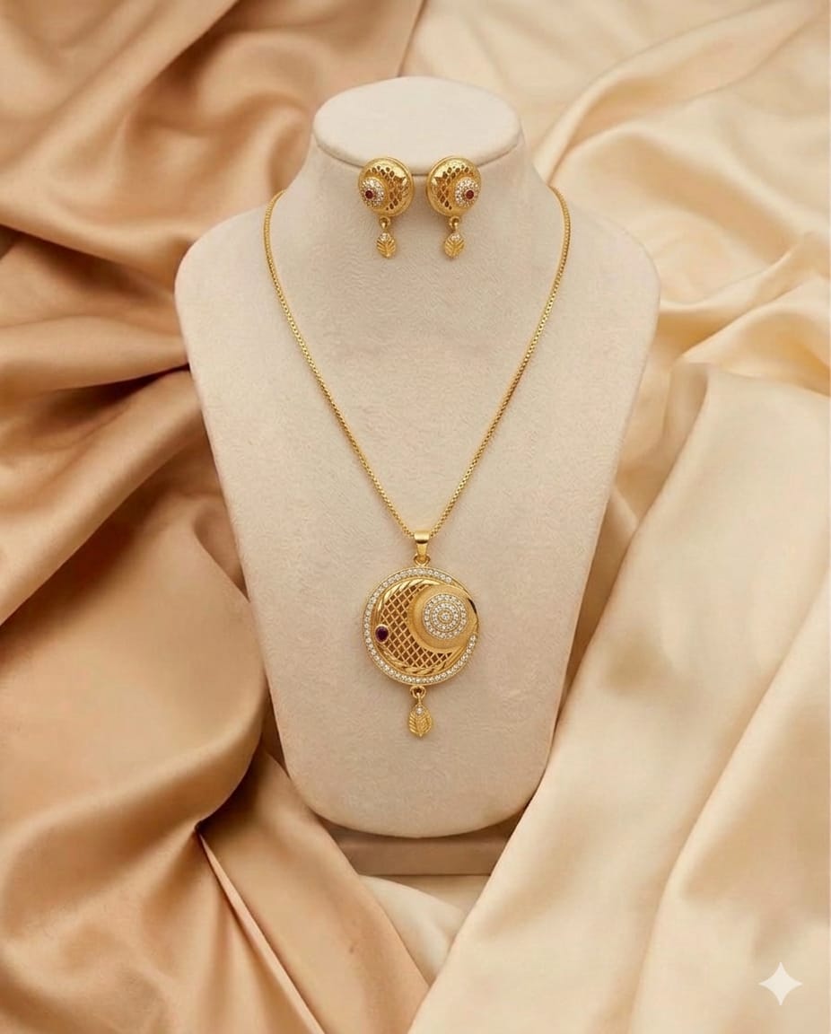 Chakra Royale Filigree Gold Pendant Set