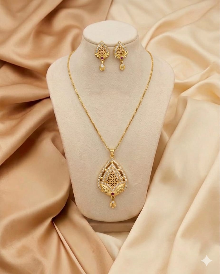 Kanak Valli Filigree Teardrop Pendant Set