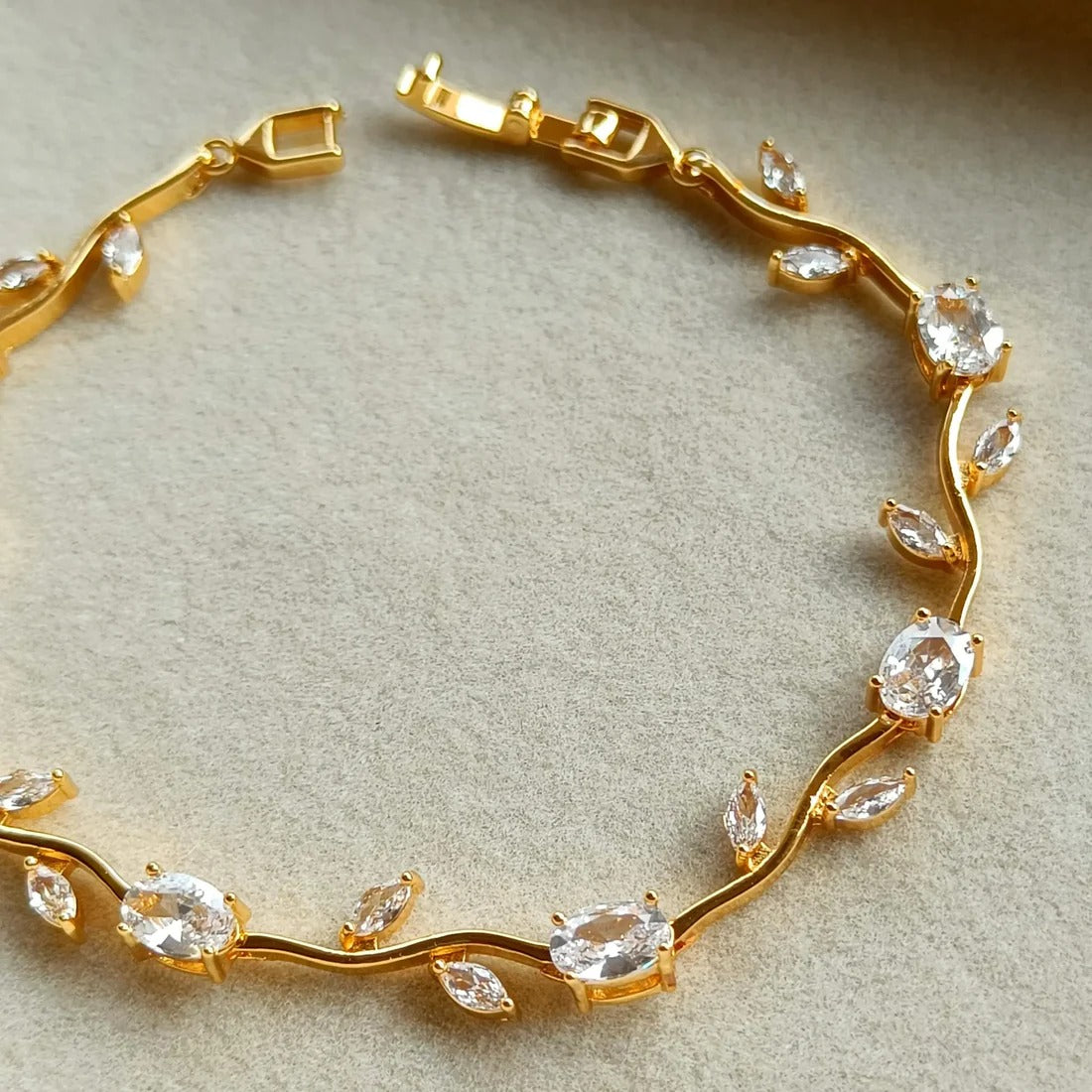 Leafy garden tennis bracelet